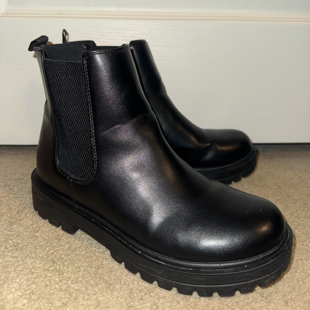 Soda black womens round toe ankle boot